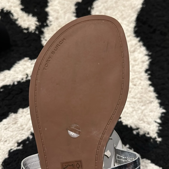 Silver patent Tory Burch flip flop - Picture 6 of 6